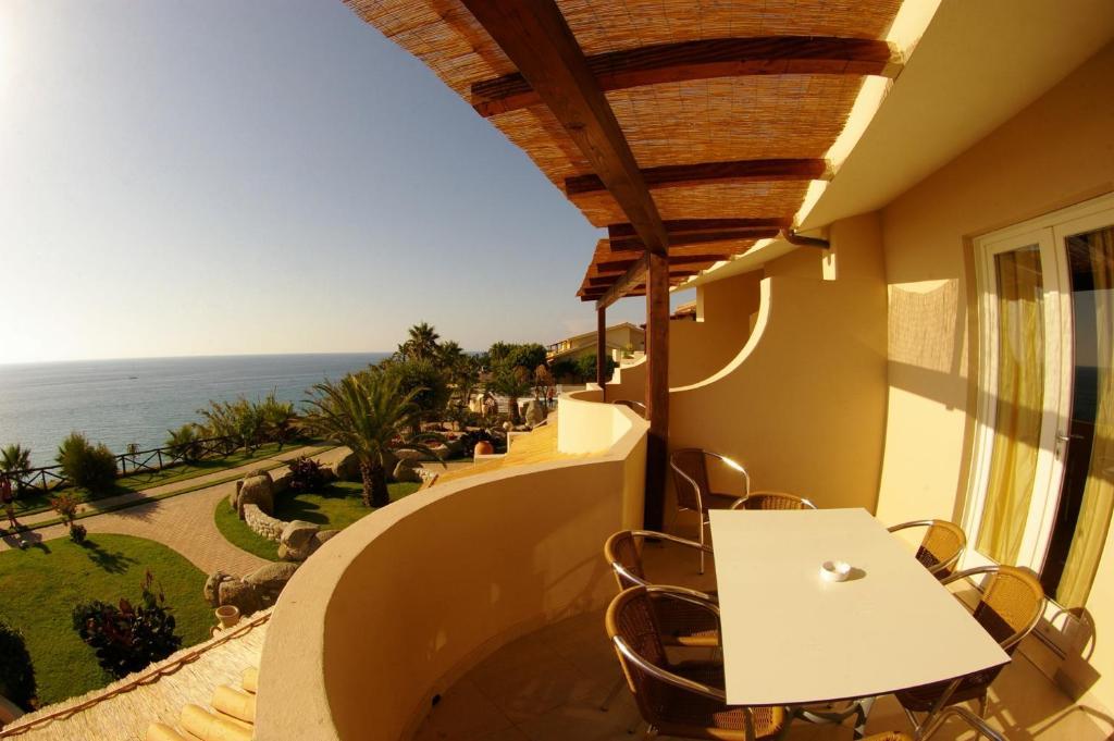 Hotel Villaggio Cala Di Volpe Capo Vaticano Buitenkant foto
