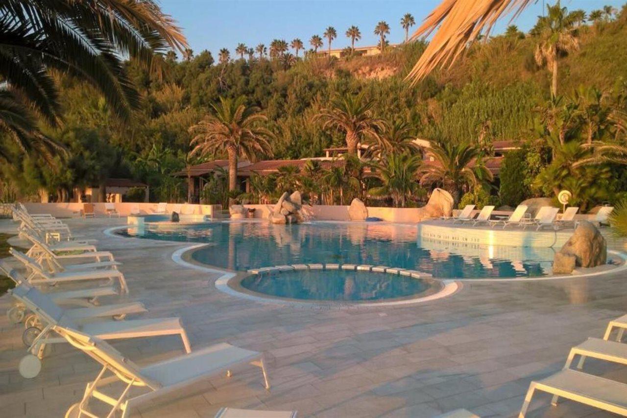 Hotel Villaggio Cala Di Volpe Capo Vaticano Buitenkant foto