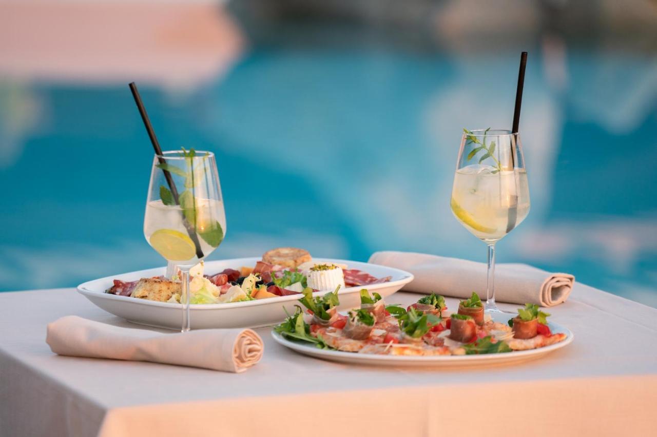 Hotel Villaggio Cala Di Volpe Capo Vaticano Buitenkant foto