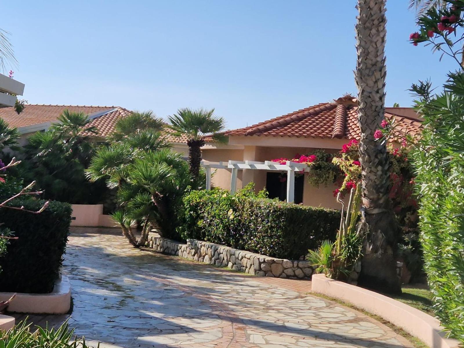 Hotel Villaggio Cala Di Volpe Capo Vaticano Buitenkant foto