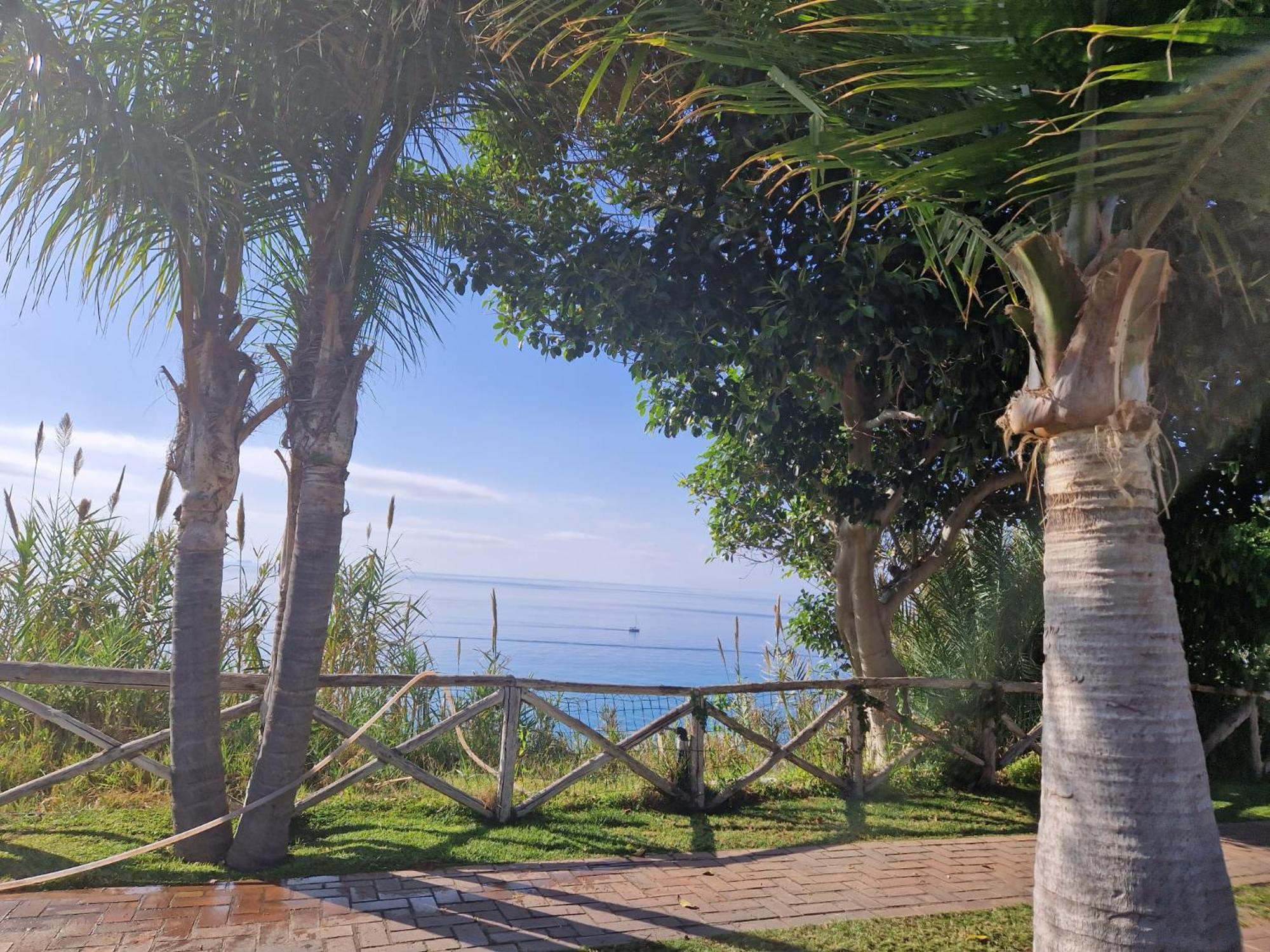 Hotel Villaggio Cala Di Volpe Capo Vaticano Buitenkant foto