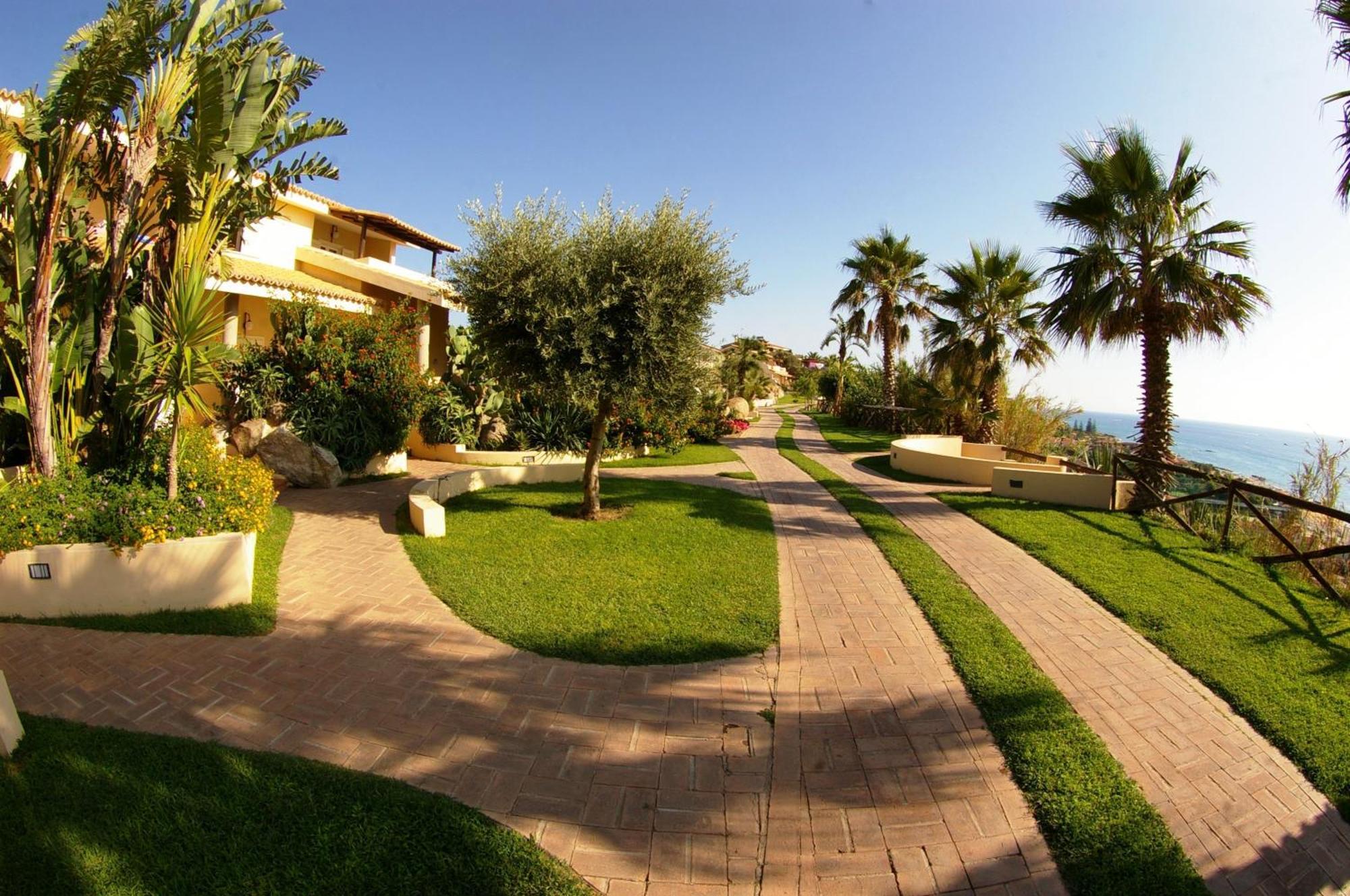 Hotel Villaggio Cala Di Volpe Capo Vaticano Buitenkant foto