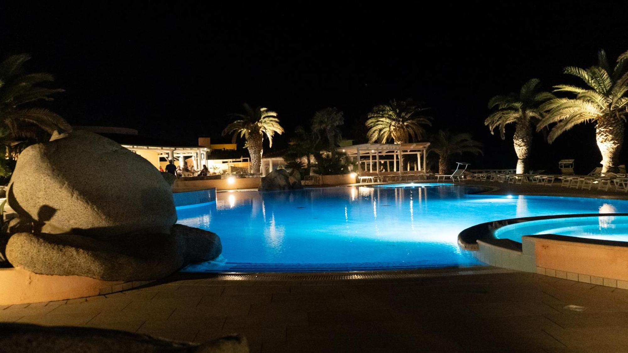 Hotel Villaggio Cala Di Volpe Capo Vaticano Buitenkant foto
