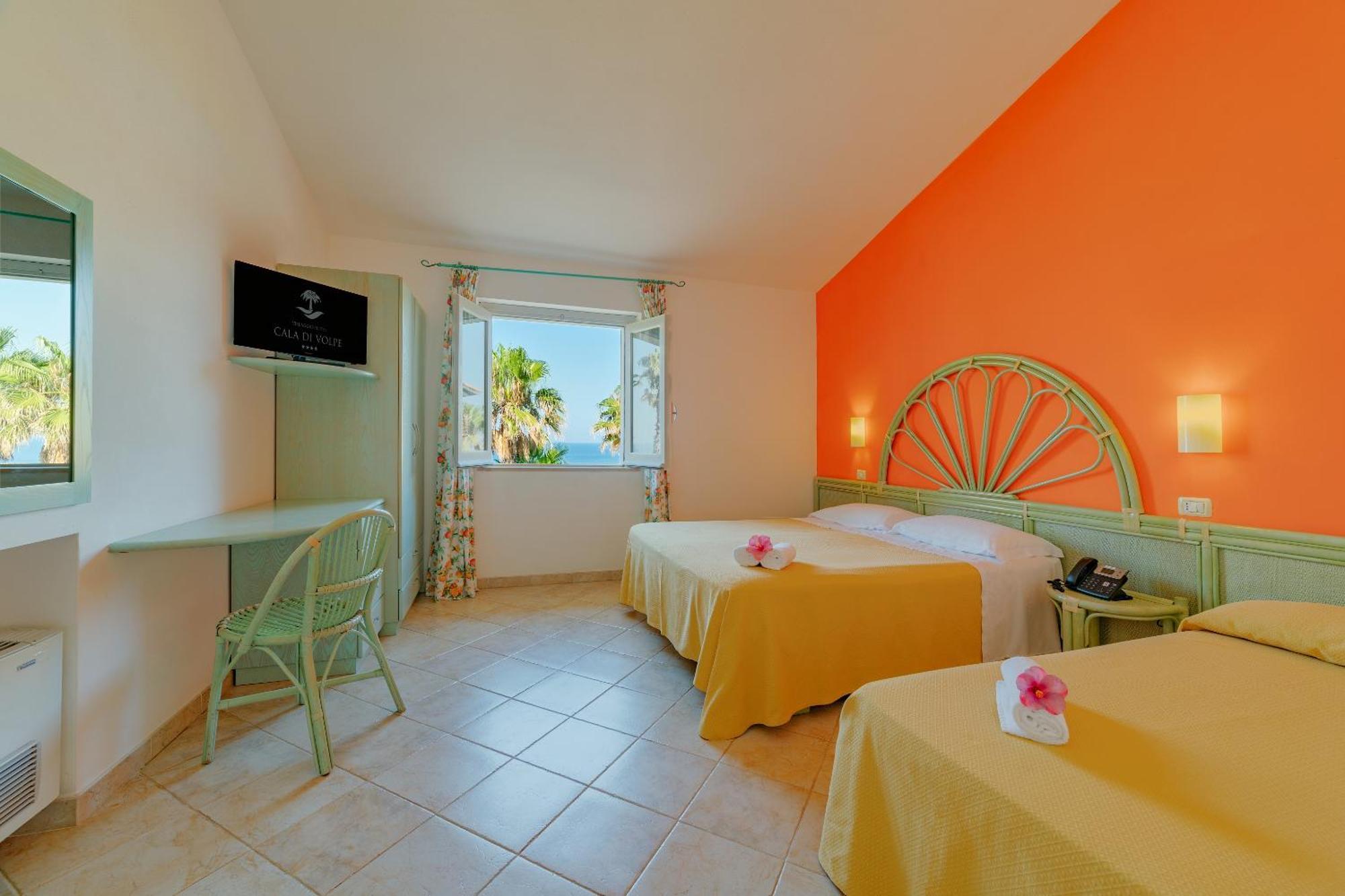 Hotel Villaggio Cala Di Volpe Capo Vaticano Buitenkant foto