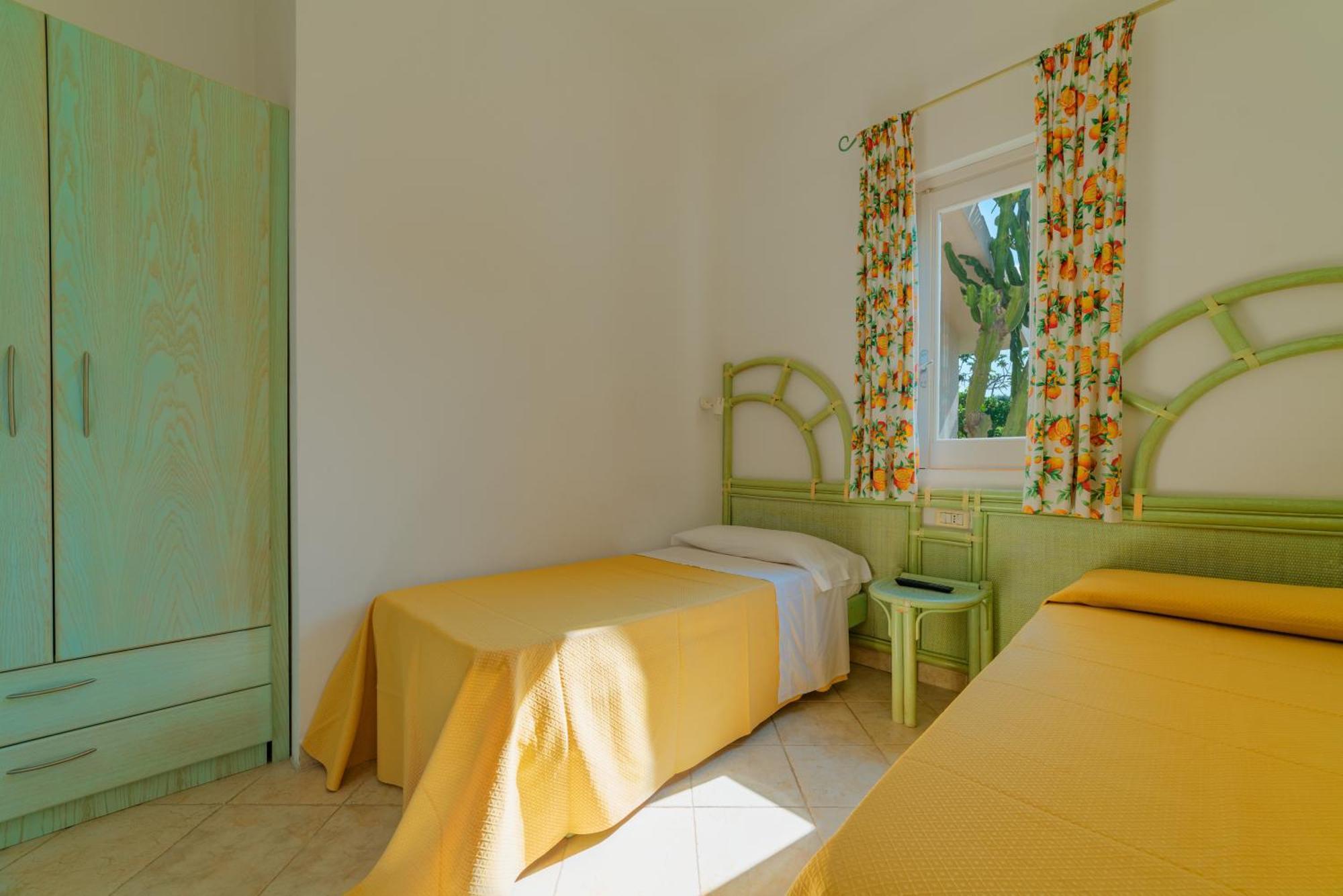 Hotel Villaggio Cala Di Volpe Capo Vaticano Buitenkant foto