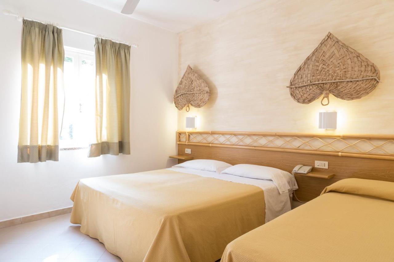 Hotel Villaggio Cala Di Volpe Capo Vaticano Buitenkant foto