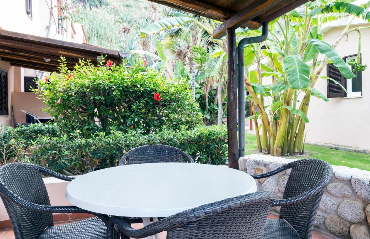 Hotel Villaggio Cala Di Volpe Capo Vaticano Buitenkant foto